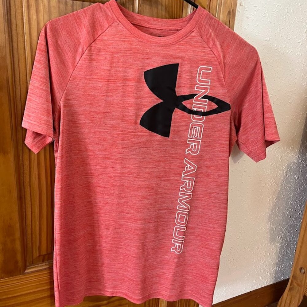 Under Armour Loose Fit T-Shirt, Youth XL, Salmon/Red Orange with Black Logo
